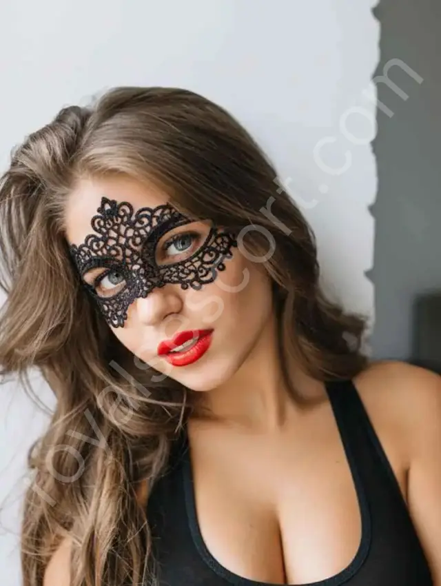 Independent Escort Aaya wearing mask on the eyes and give pose in Mussoorie