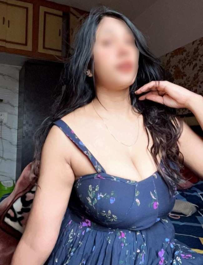 Pune Call Girl Charu wearing black dress give pose