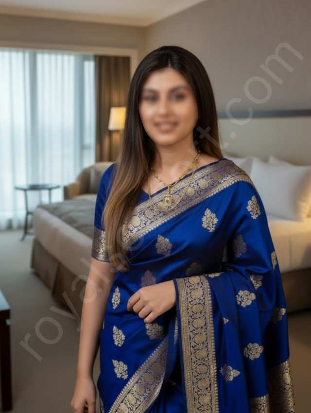 Kiyana Housewife escort wearing printed blue silk saare in Mussoorie
