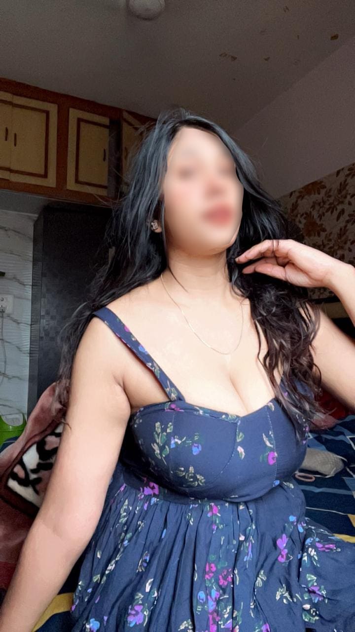 Escort Service in MG Road Pune Nataya wering black dress
