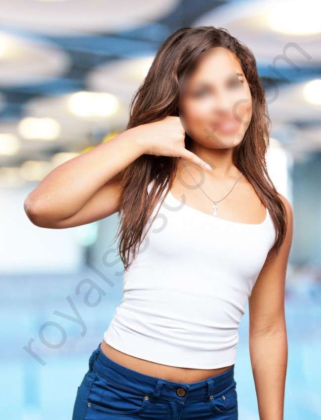 High Class Escort & call girl Prisha give pose of call