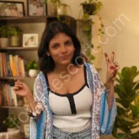 Genuine girl Rhea wearing jeans and top and gives escort service in Bangalore