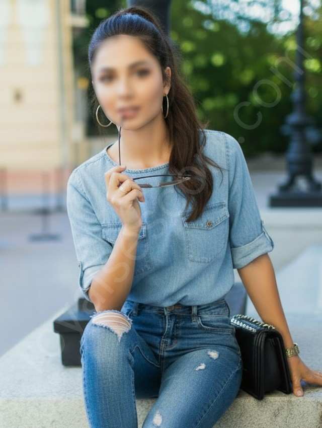Riyana High profile escort wearing blue jeans and light blue shirt and sitting in side street of Mussoorie 