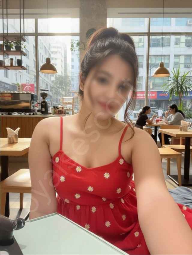 Independent call girl Suhaniqa in rishikesh wearing red dress and take selfie