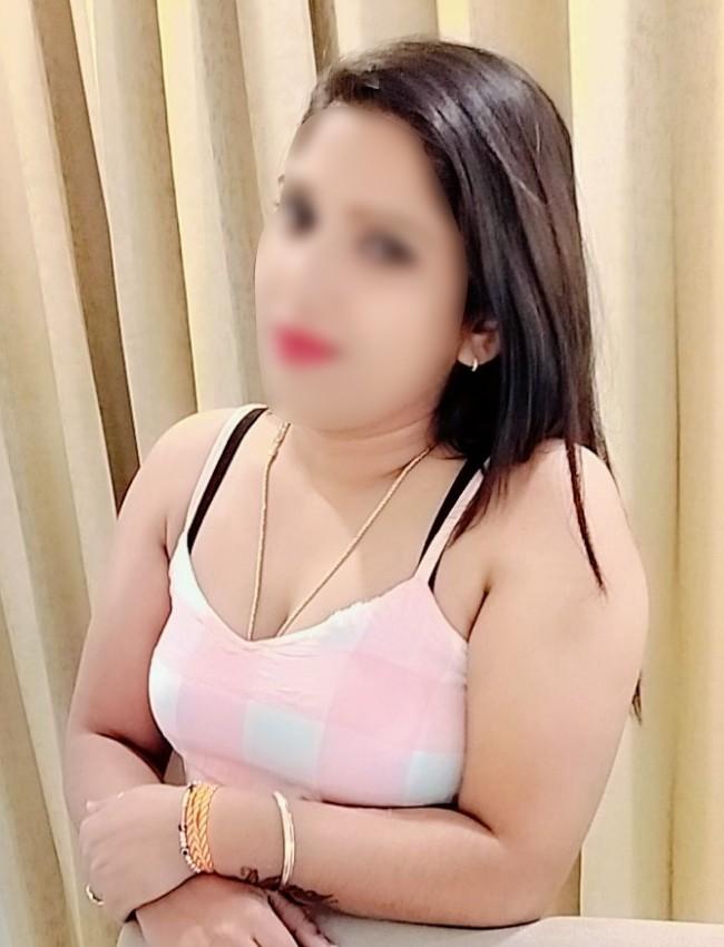 High Demand Independent Escort Vanya put hand on sofa give pose