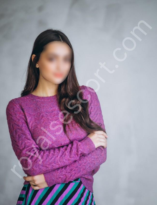 Independent Call Girl in Tapovam, Rishikesh Vritika wearing purple top and giving pose