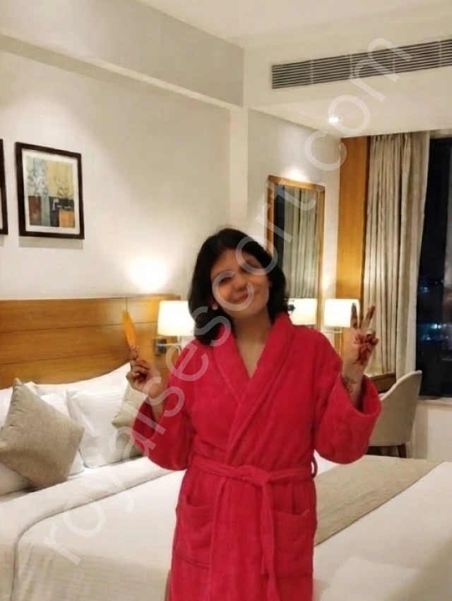 Zyana escort service in HSR layout, Bangalore she is wearing red bath towel and give pose